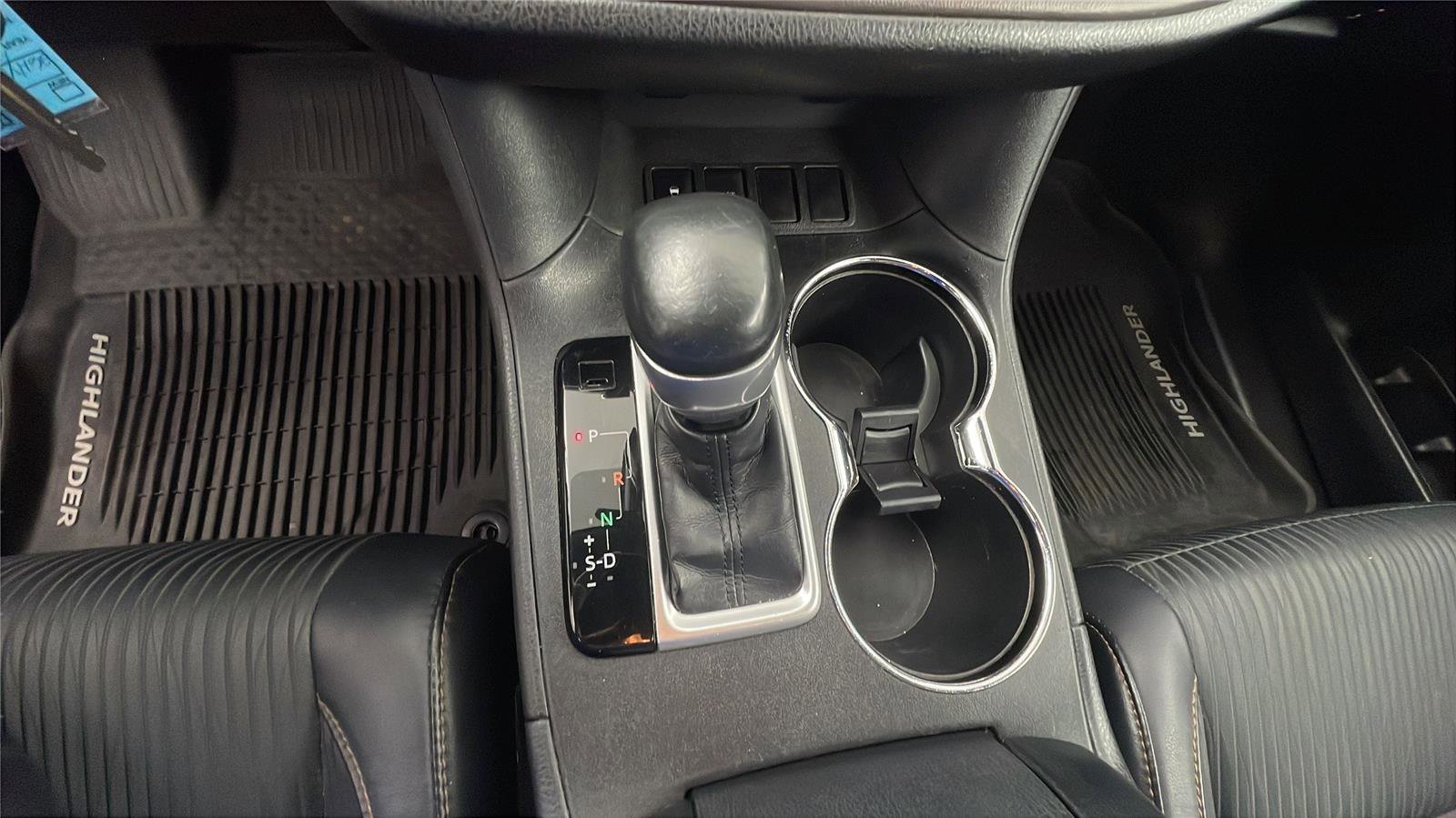 Used 2017 Toyota Highlander Plus FWD image 19