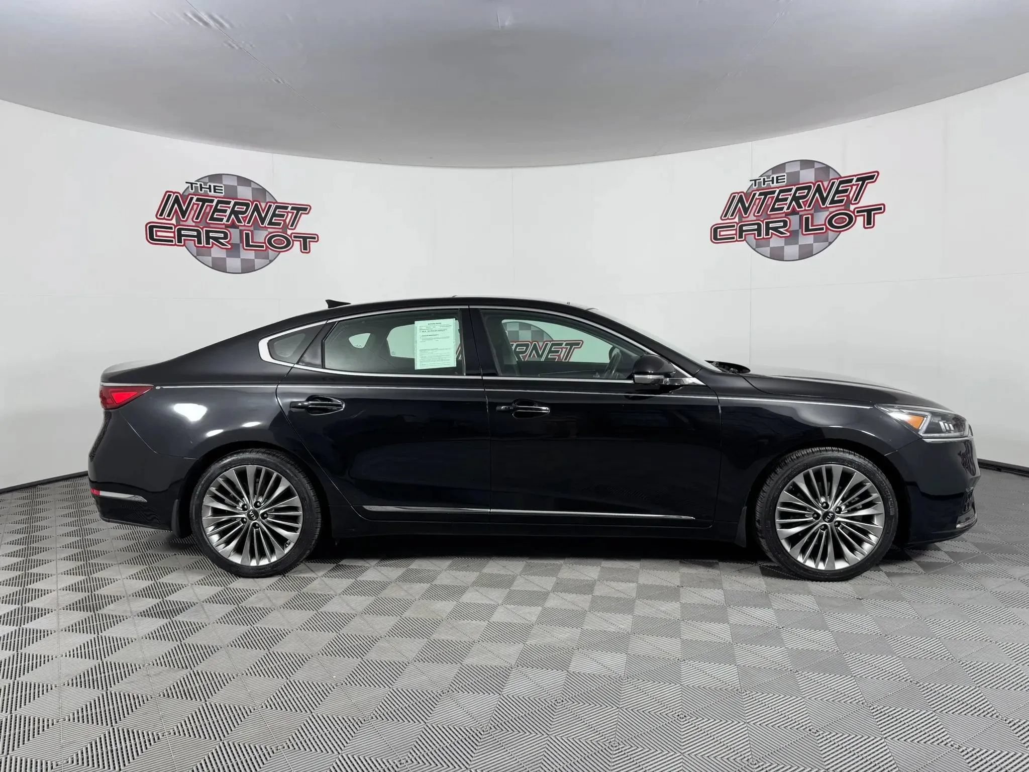Used 2018 Kia Cadenza Limited FWD image 8
