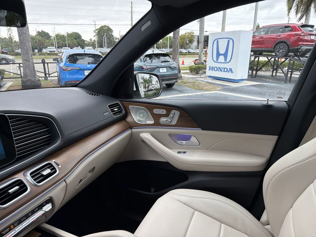 Used 2023 Mercedes-Benz GLS 450 4MATIC w/ AMG Line Exterior image 16