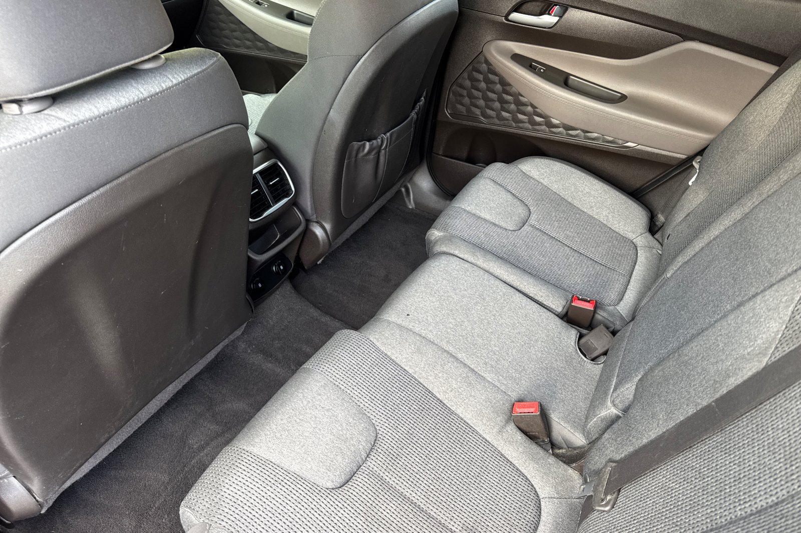 Used 2019 Hyundai Santa Fe SE AWD/4WD image 10