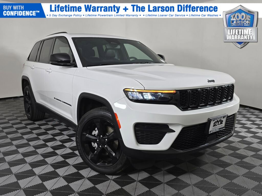 Used 2023 Jeep Grand Cherokee Altitude image 1