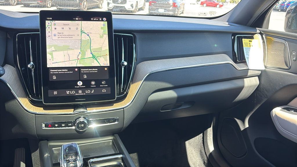 New 2027 Volvo XC60 B5 Plus AWD/4WD image 8