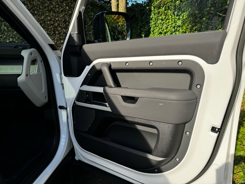Used 2023 Land Rover Defender 110 S image 22
