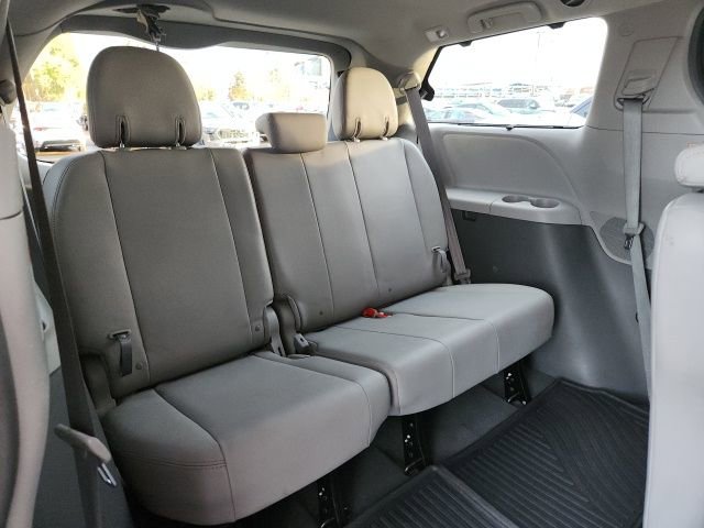 Used 2019 Toyota Sienna XLE Premium image 25