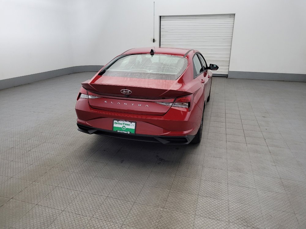 Used 2023 Hyundai Elantra SEL w/ Preferred Accessory Package image 7