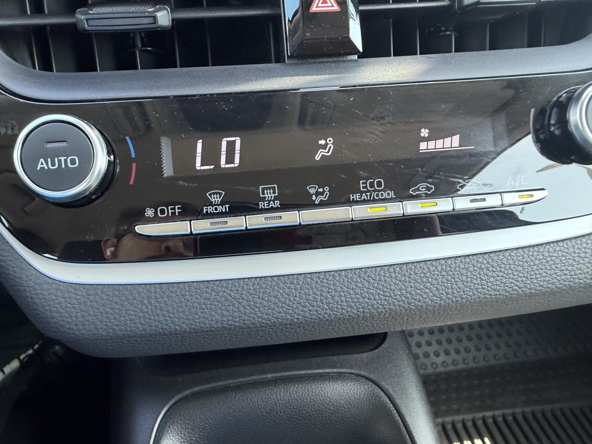 Used 2024 Toyota Corolla LE FWD image 31