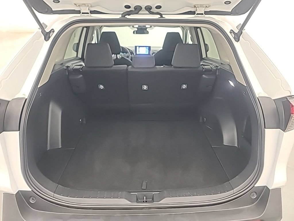 Used 2025 Toyota RAV4 LE AWD/4WD image 18