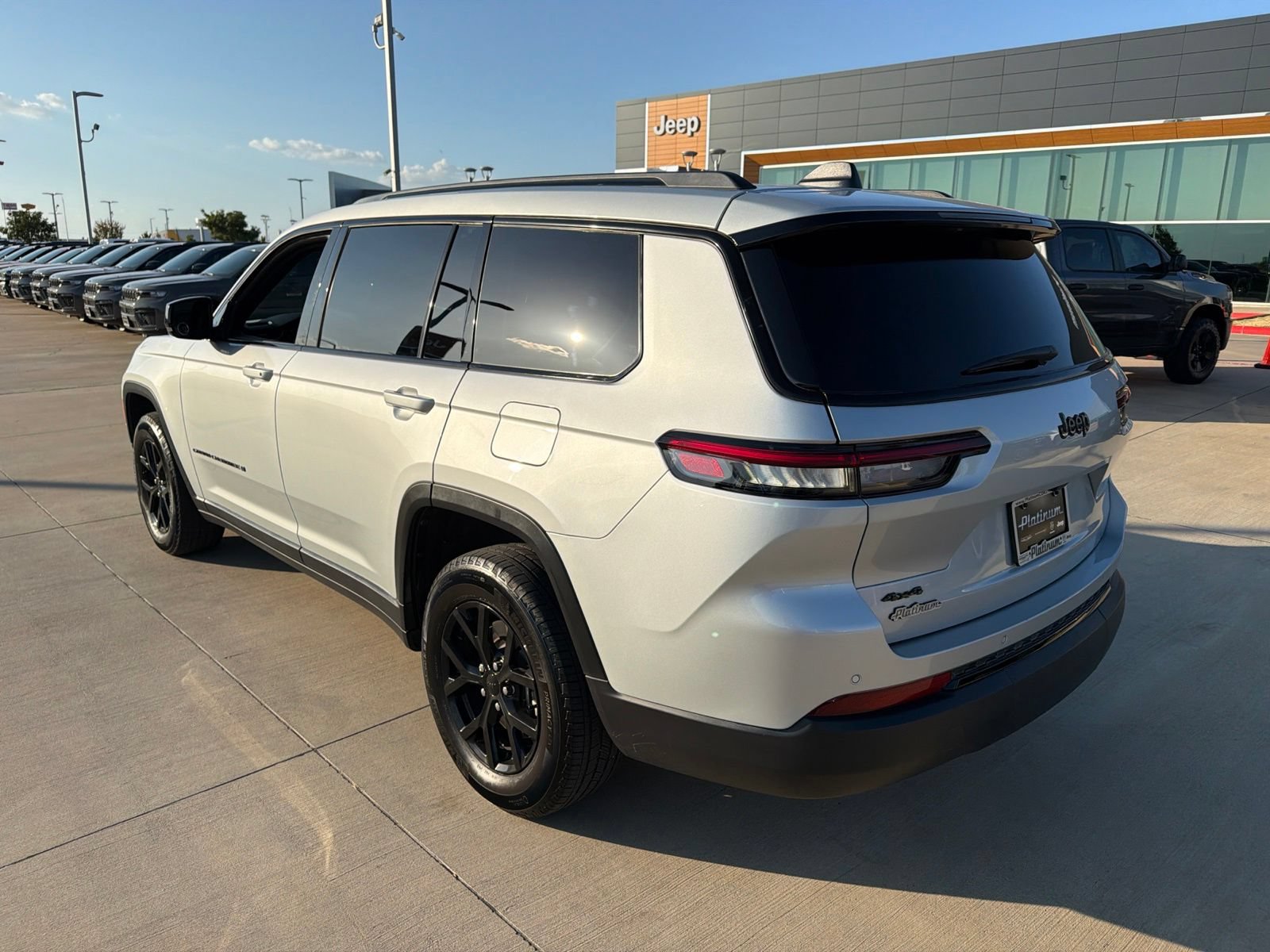 Used 2024 Jeep Grand Cherokee L Altitude AWD/4WD image 3