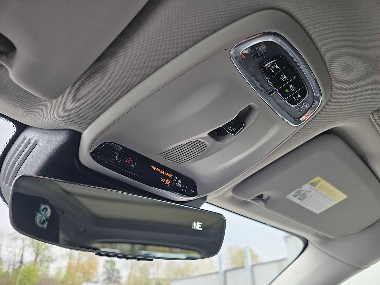 Used 2019 Volvo XC60 T5 Momentum w/ Multimedia Package image 28