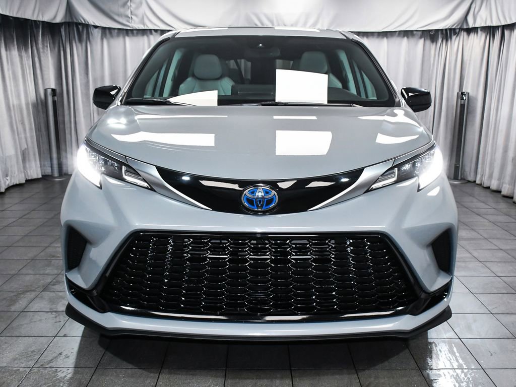Used 2024 Toyota Sienna XSE image 2