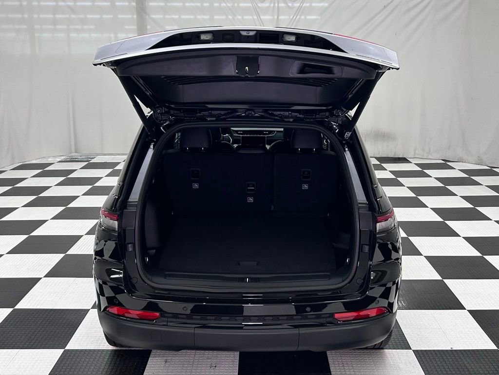 New 2025 Jeep Grand Cherokee Limited w/ Black Appearance Package image 10