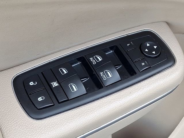 Used 2012 Chrysler 300 Limited image 25