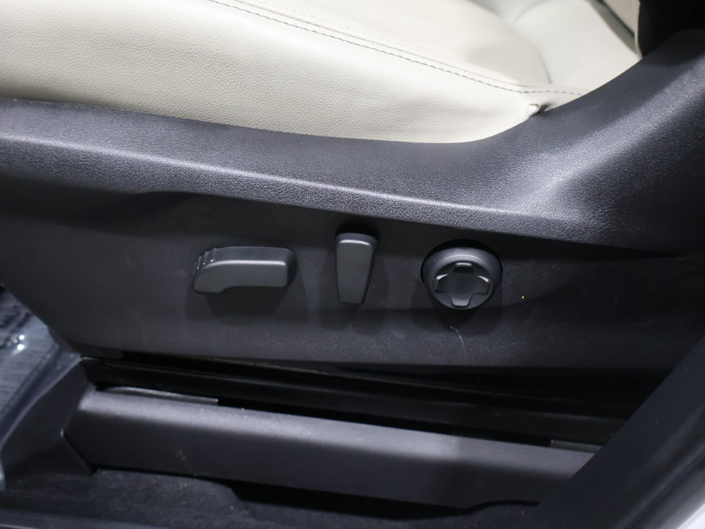 Used 2023 Subaru Ascent Limited AWD/4WD image 10