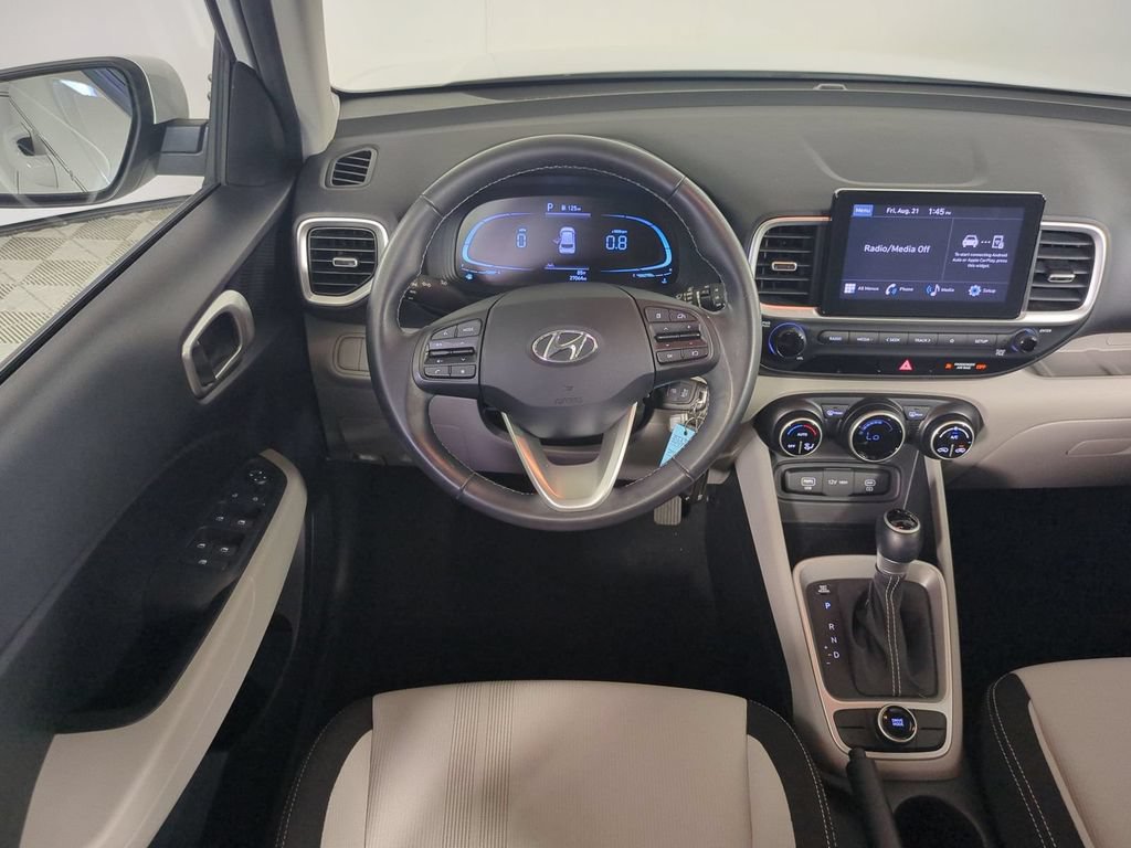 Used 2023 Hyundai Venue SEL FWD image 17