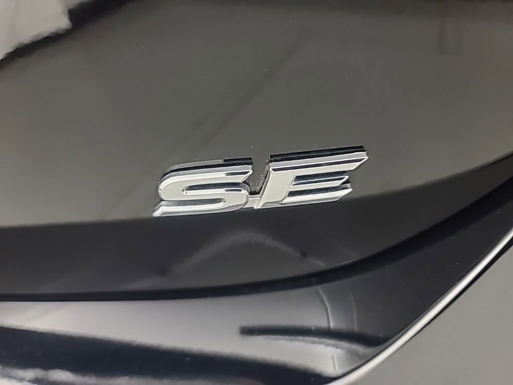 Used 2023 Toyota Camry SE w/ Cold Weather Package image 12