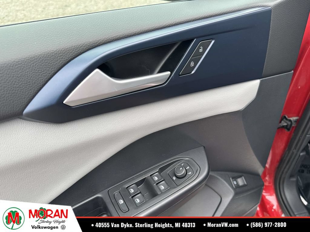 Certified 2023 Volkswagen Taos SE w/ Panoramic Sunroof Package AWD/4WD image 19