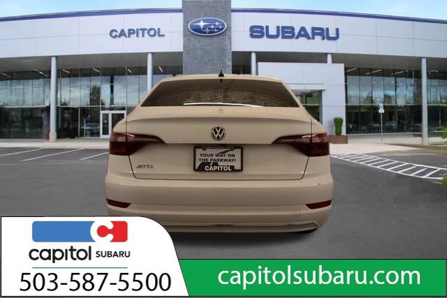 Used 2019 Volkswagen Jetta SEL w/ Cold Weather Package FWD image 5