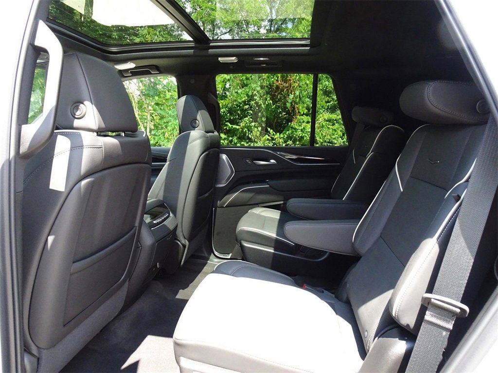 Certified 2024 Cadillac Escalade Sport w/ Touring Package image 15