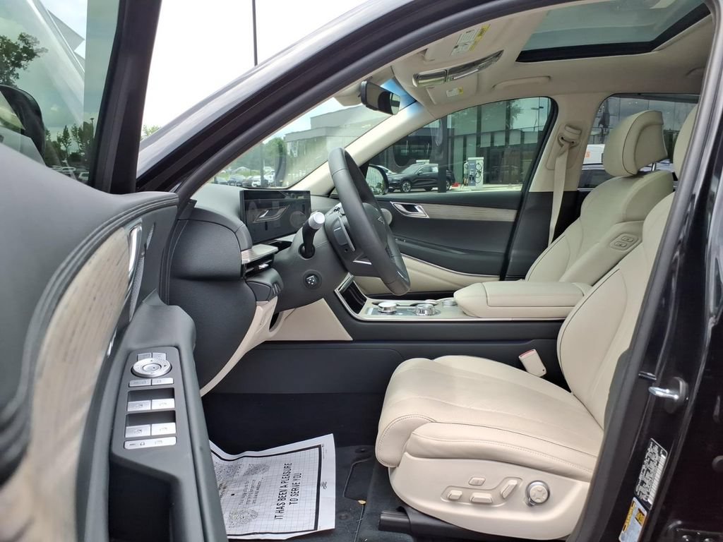 Used 2025 Genesis GV80 2.5T Prestige AWD/4WD image 16