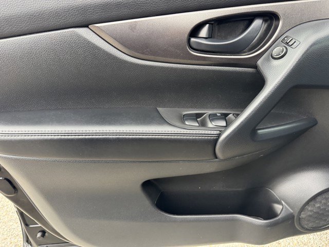 Used 2021 Nissan Rogue Sport S image 13