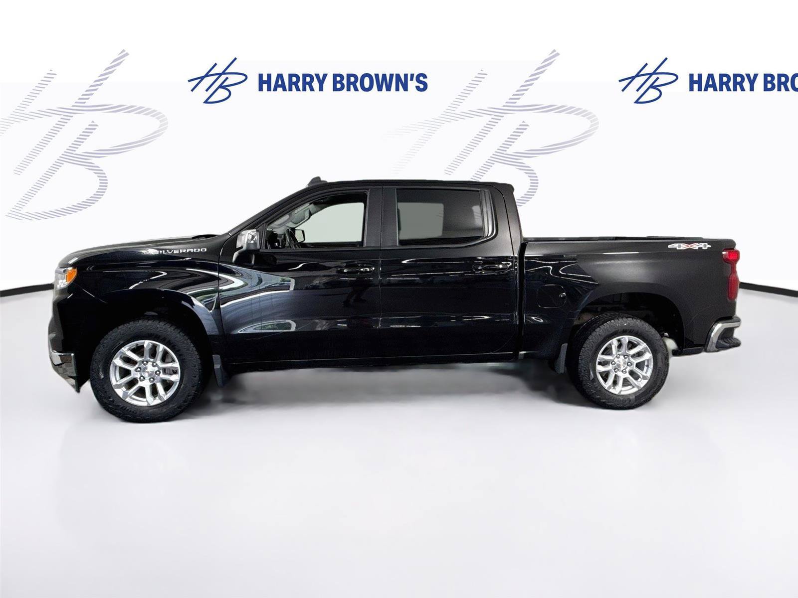 Used 2023 Chevrolet Silverado 1500 LT AWD/4WD image 27