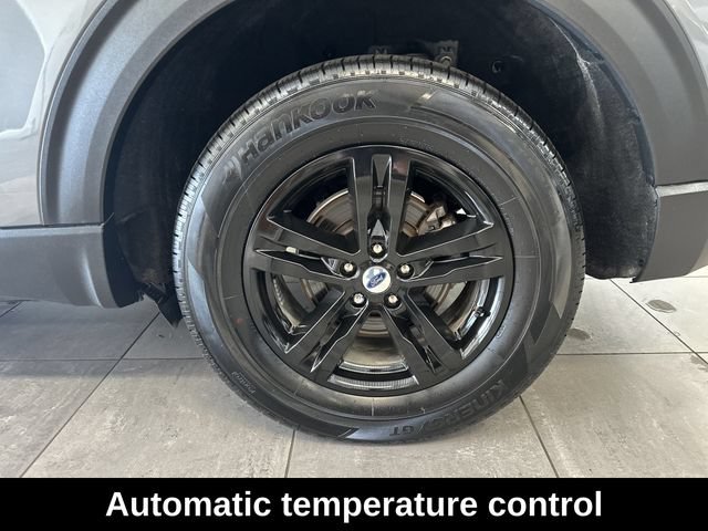 Used 2023 Ford Explorer XLT w/ Equipment Group 202A AWD/4WD image 8