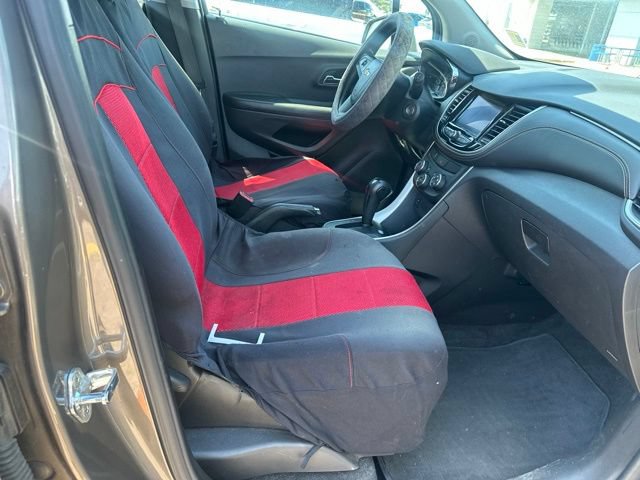 Used 2021 Chevrolet Trax LS w/ Tint and Cruise Package AWD/4WD image 10