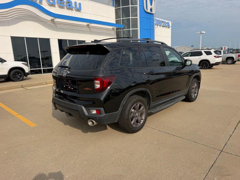 Used 2024 Honda Passport TrailSport image 2