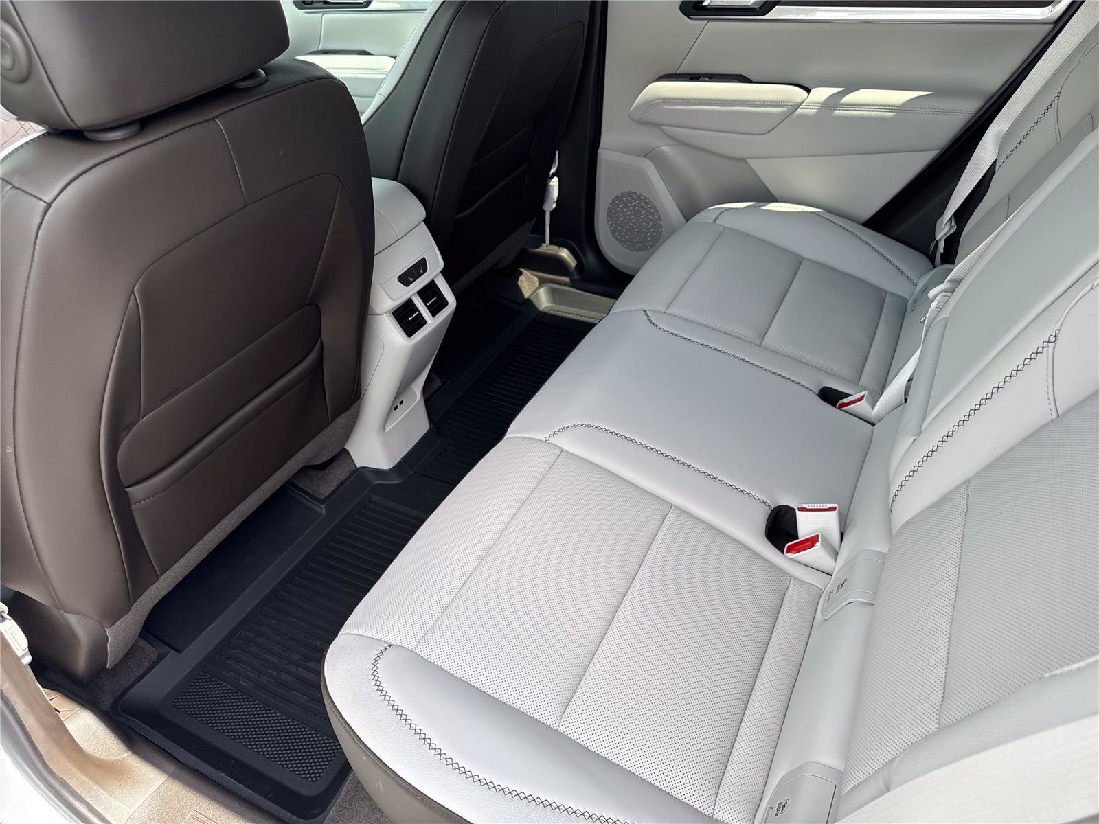 New 2026 GMC Terrain Denali w/ LPO, Floor Liner Package AWD/4WD image 32