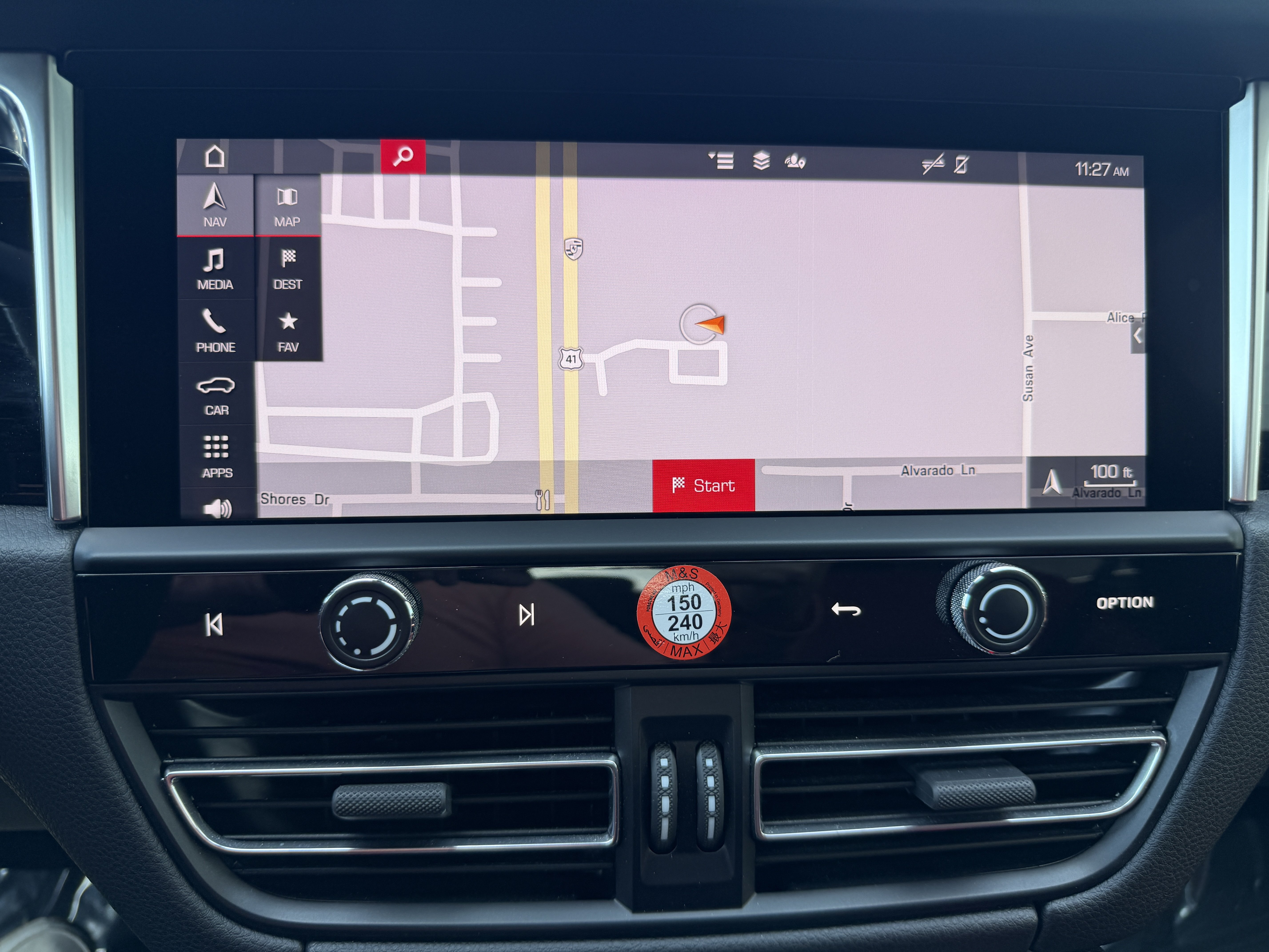 Certified 2023 Porsche Macan Turbo AWD/4WD image 27