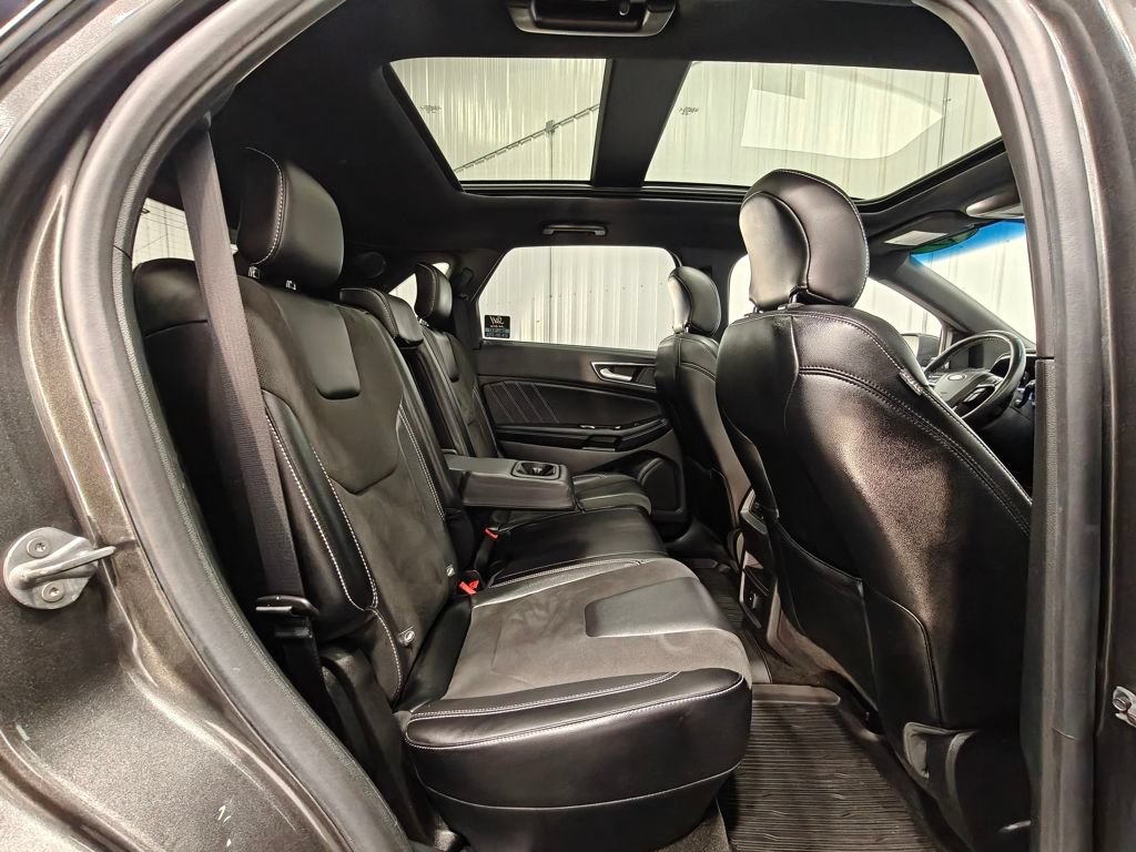 Used 2019 Ford Edge ST w/ Cold Weather Package AWD/4WD image 28