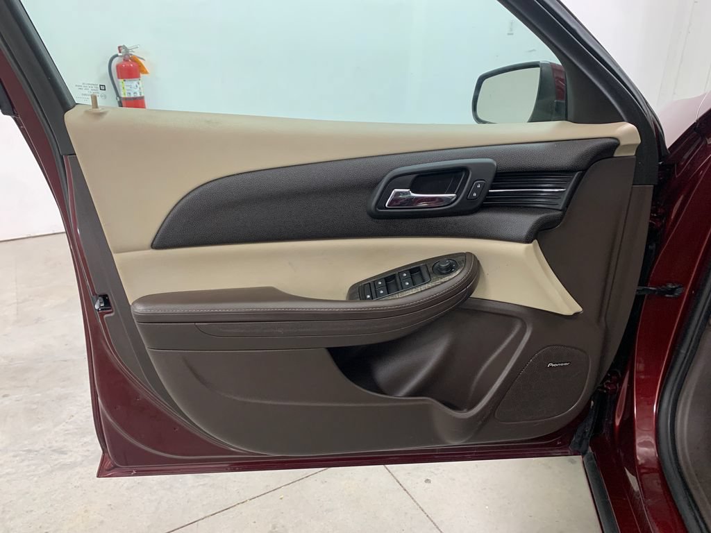 Used 2015 Chevrolet Malibu LT w/ Leather Package FWD image 5