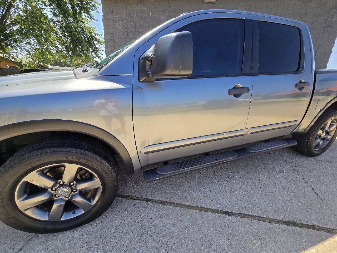 Used 2015 Nissan Titan SV w/ SV Value Truck Package AWD/4WD image 17