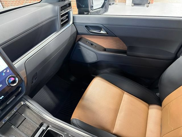 Used 2024 Lexus GX 550 w/ Accessory Package (Z1) AWD/4WD image 24