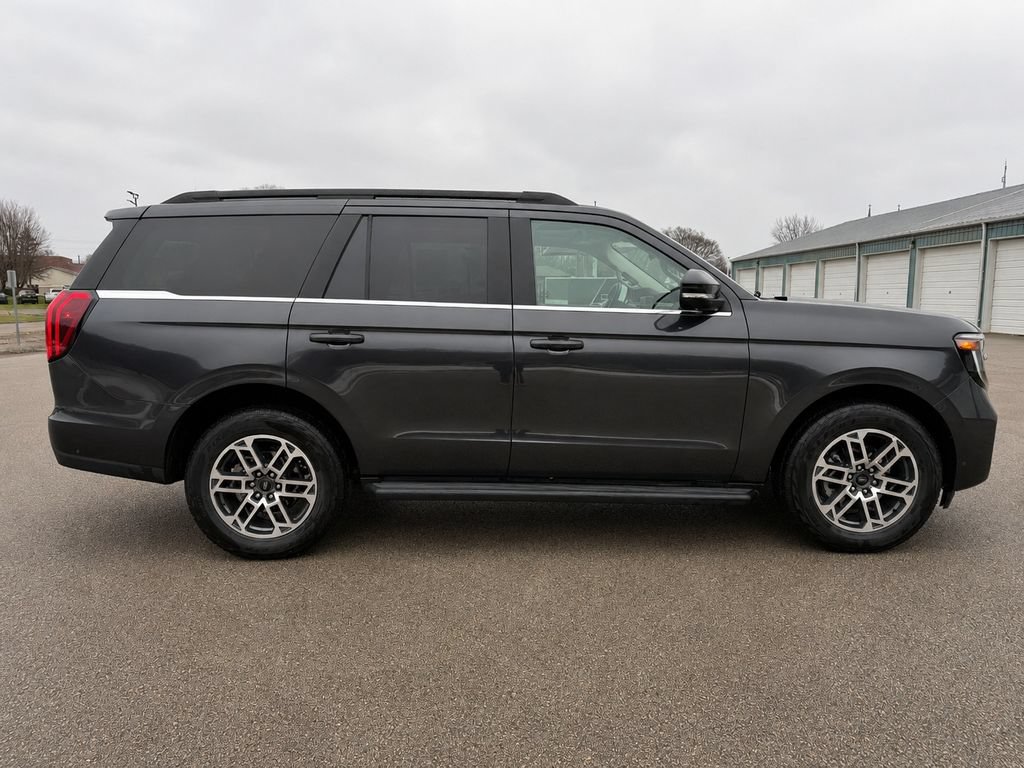 Used 2025 Ford Expedition Active AWD/4WD image 5