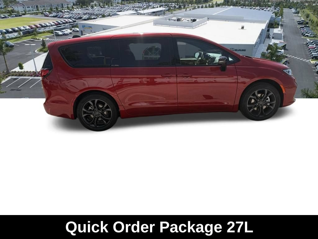 New 2026 Chrysler Pacifica Select FWD image 3