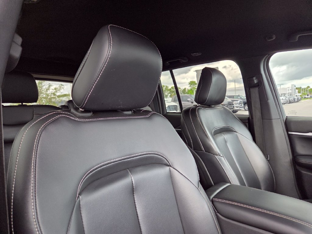 Used 2024 Jeep Grand Cherokee Limited AWD/4WD image 16