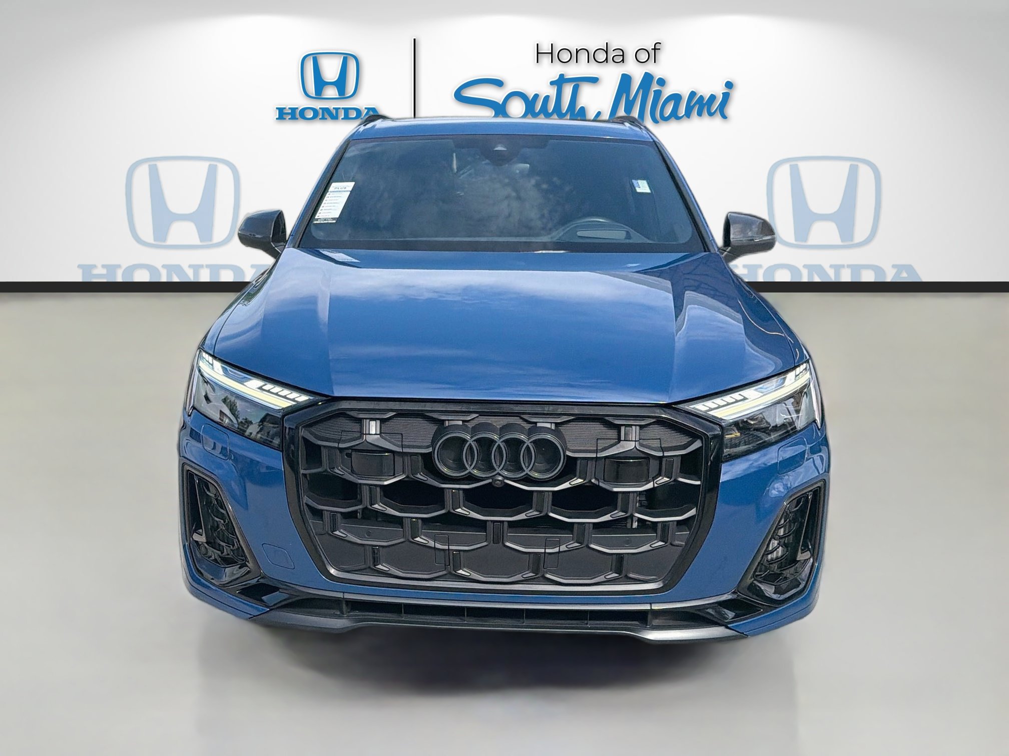 Used 2025 Audi SQ7 Prestige w/ Prestige Package AWD/4WD image 2