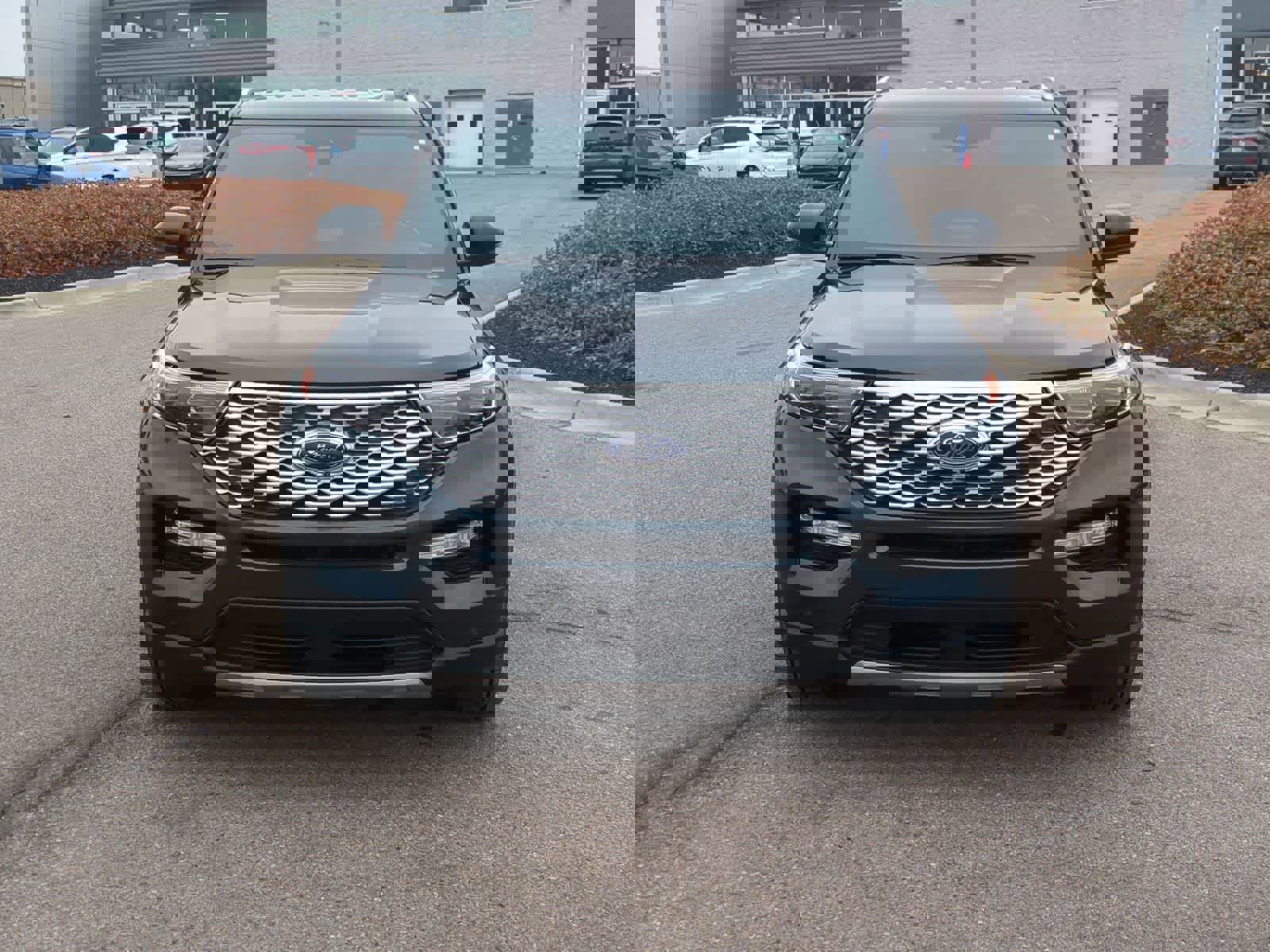 Used 2023 Ford Explorer Platinum w/ Technology Package image 3