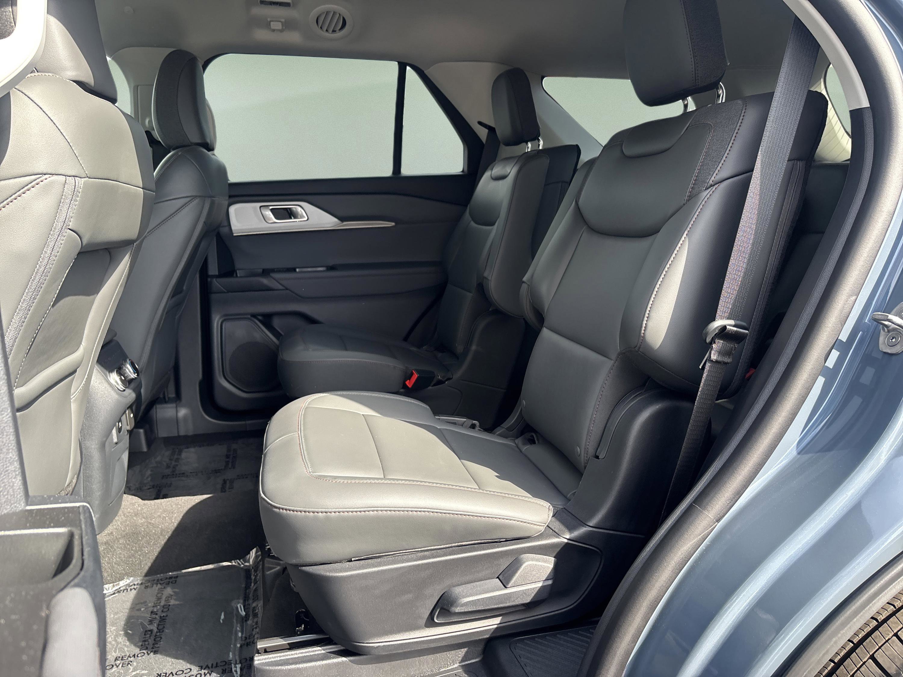 Used 2025 Ford Explorer Active w/ Active Comfort Package image 17