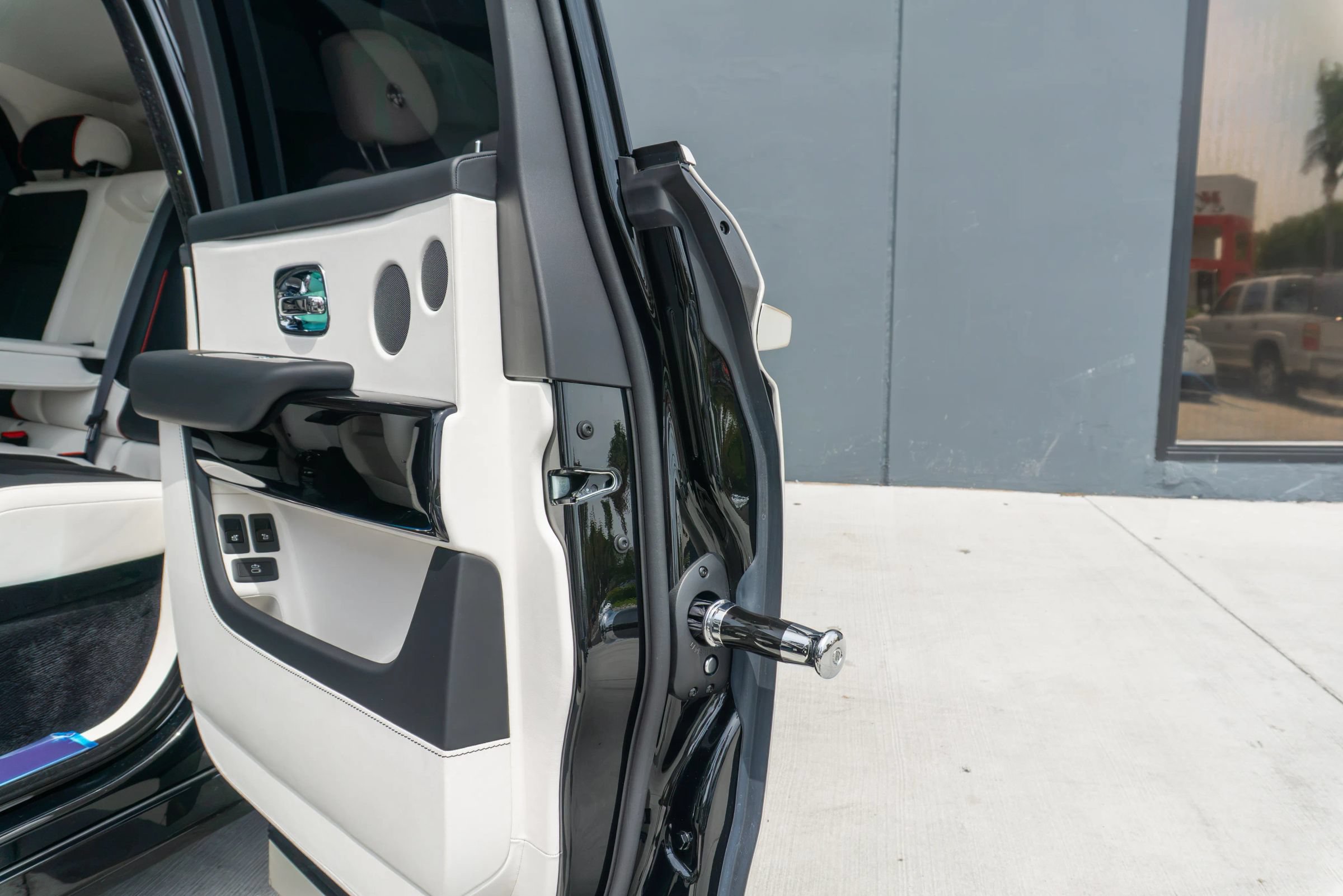 Used 2025 Rolls-Royce Cullinan AWD/4WD image 59