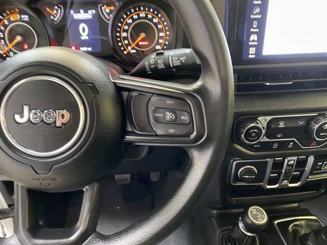 Used 2025 Jeep Wrangler Sport image 31