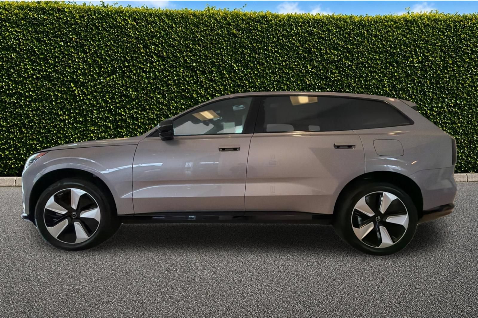 New 2026 Volvo EX90 Plus RWD image 3