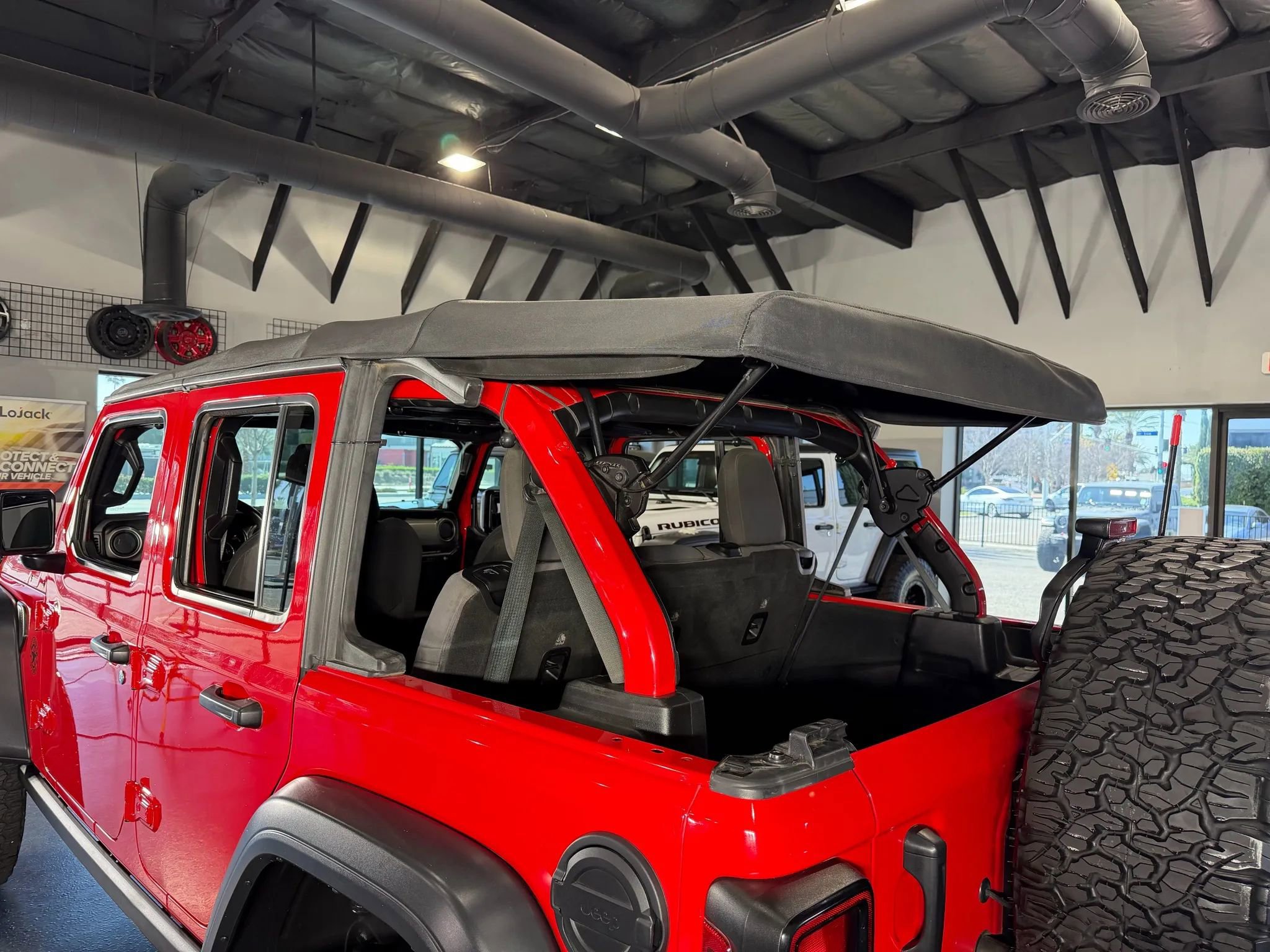 Used 2018 Jeep Wrangler Unlimited Sport image 23