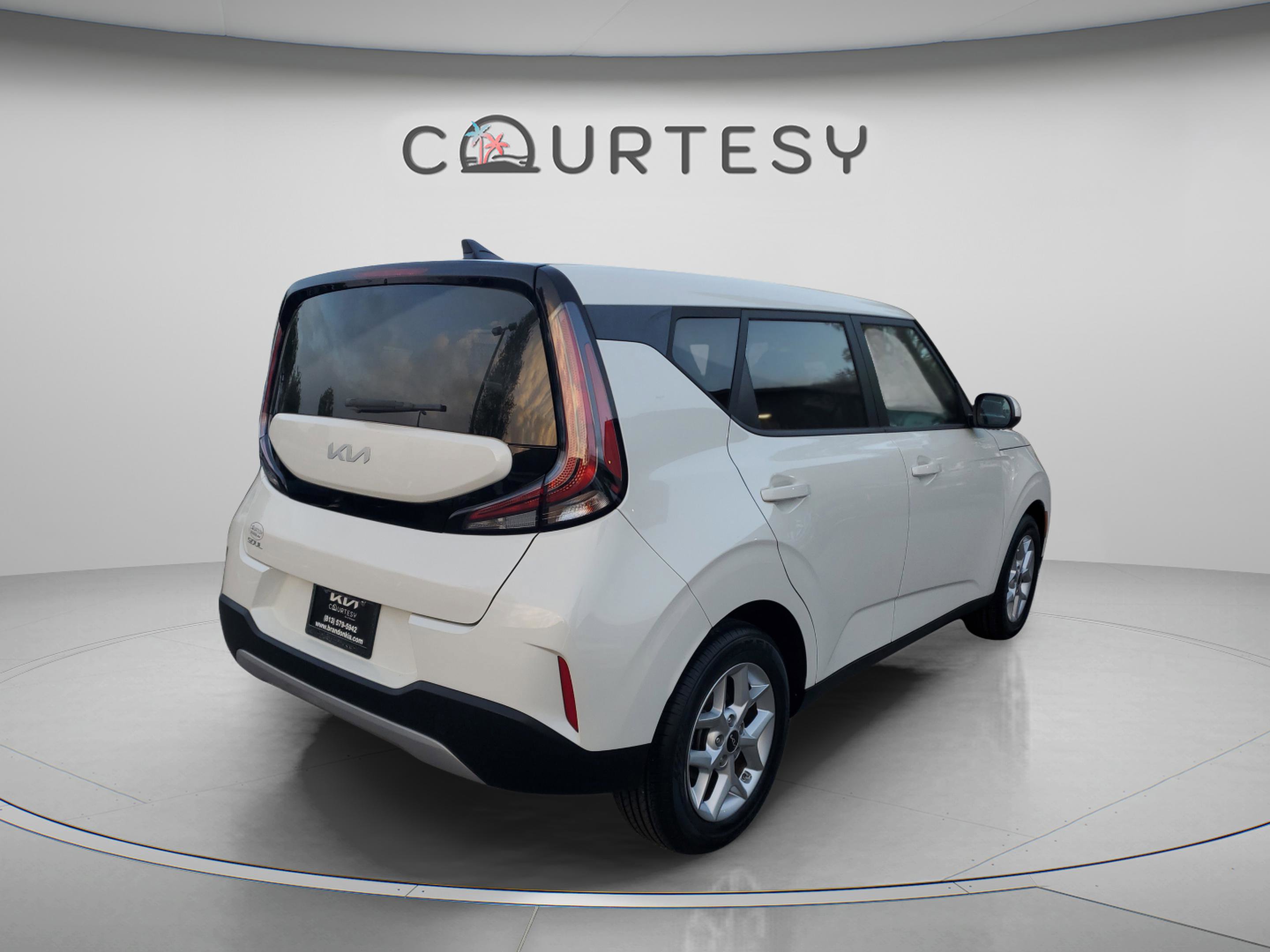 Certified 2023 Kia Soul LX w/ LX Technology Package image 3