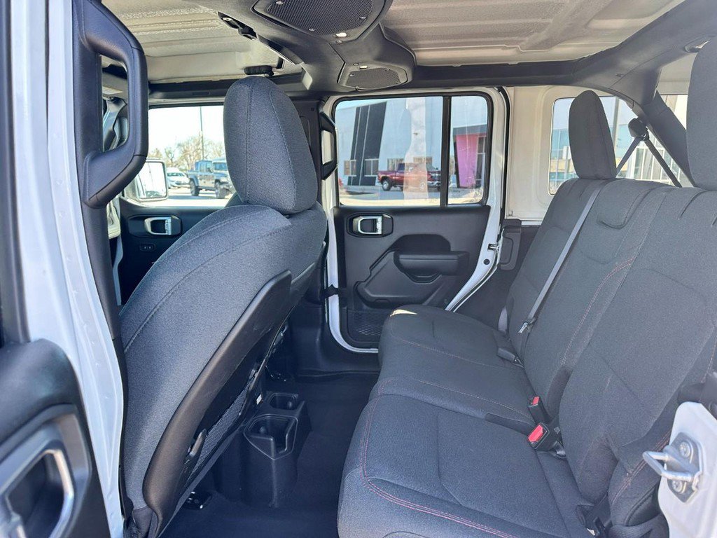 Used 2025 Jeep Wrangler Unlimited Rubicon AWD/4WD image 10