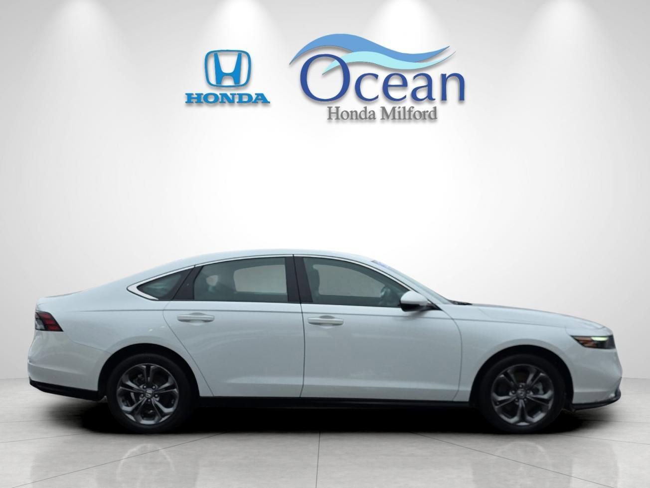 Used 2023 Honda Accord EX-L image 2