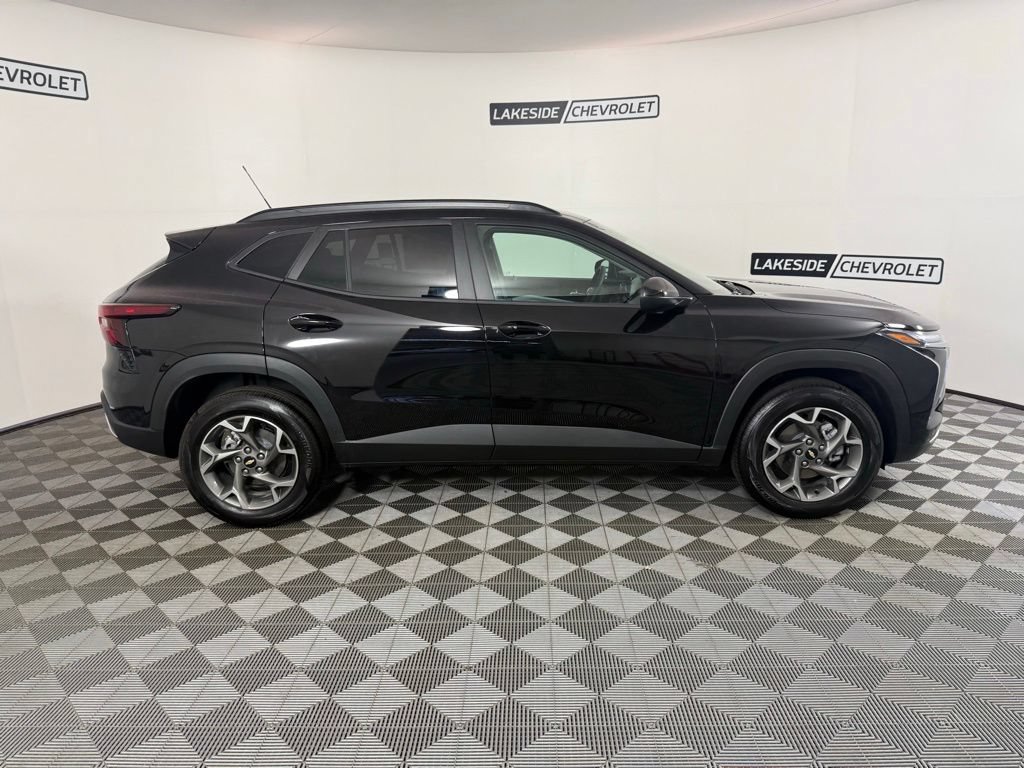 New 2026 Chevrolet Trax LT w/ Driver Confidence Package FWD image 7