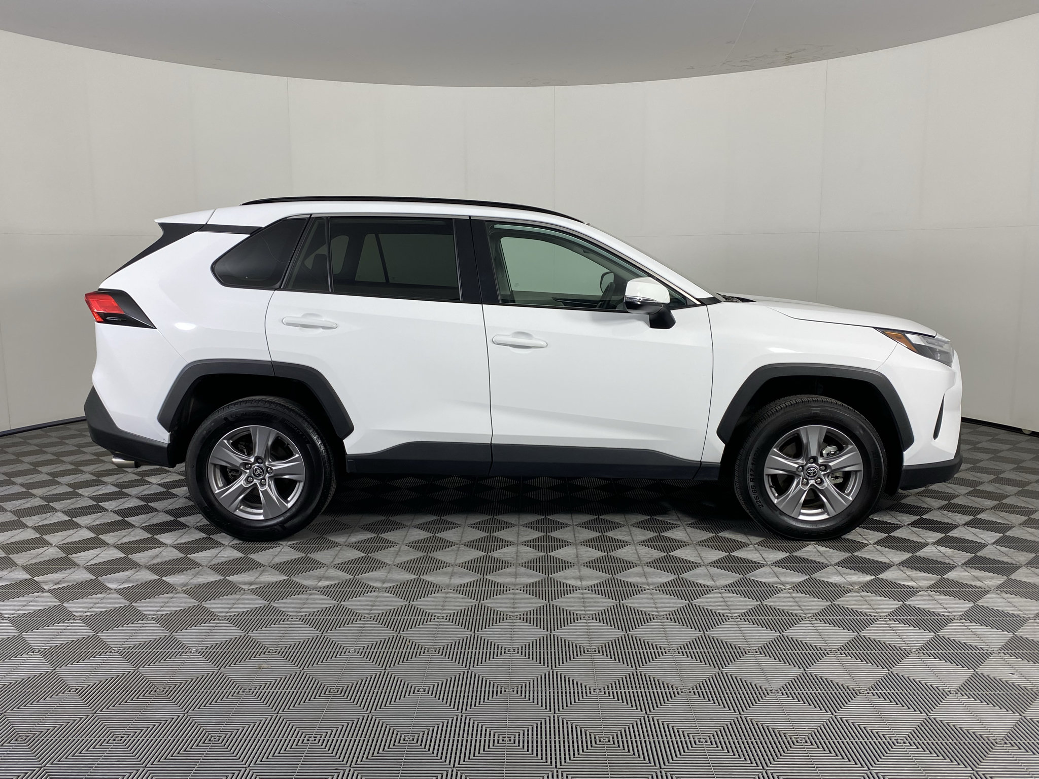 Used 2025 Toyota RAV4 XLE FWD image 12