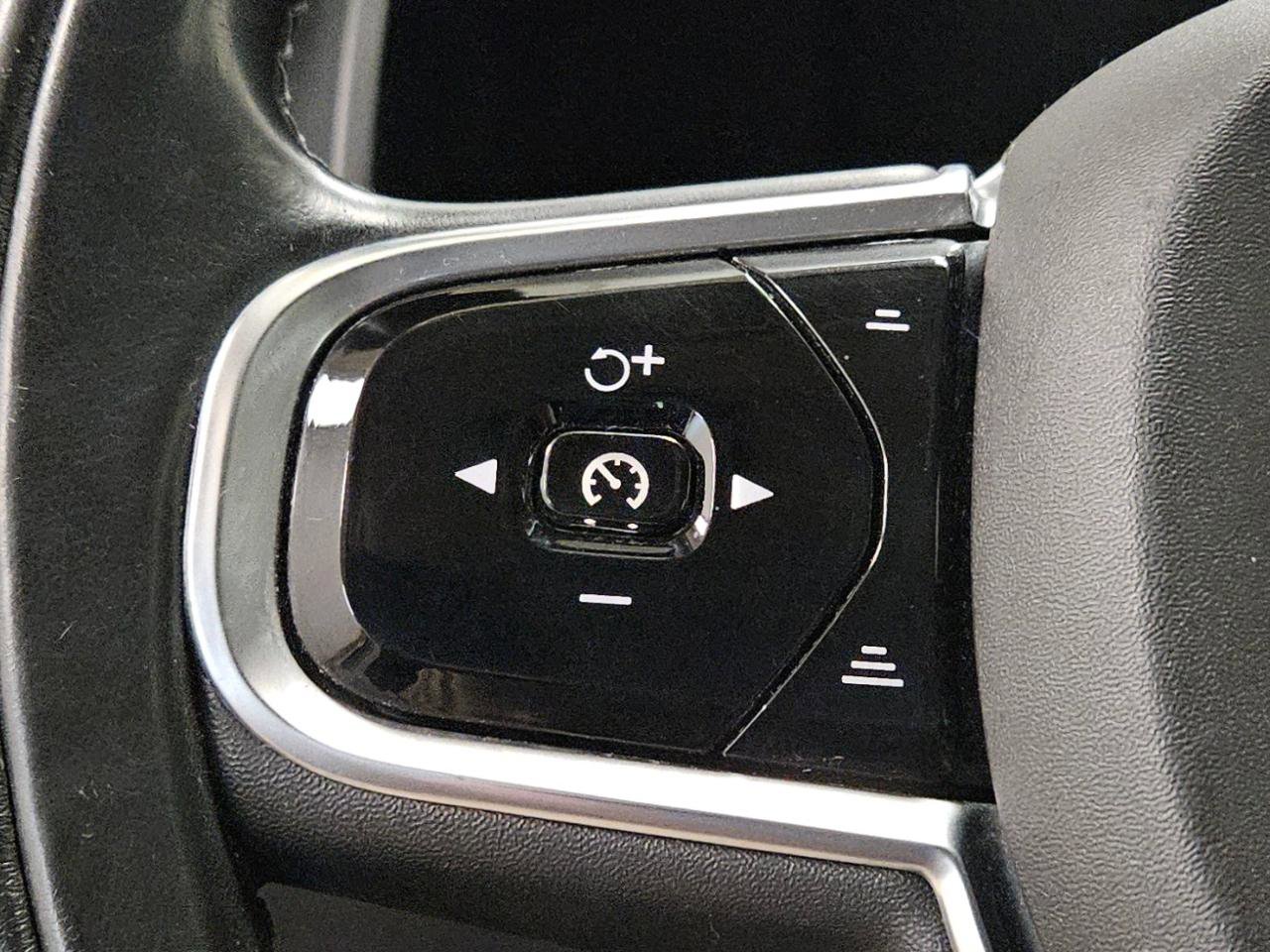 Used 2017 Volvo S90 T6 Momentum w/ Climate Package image 17